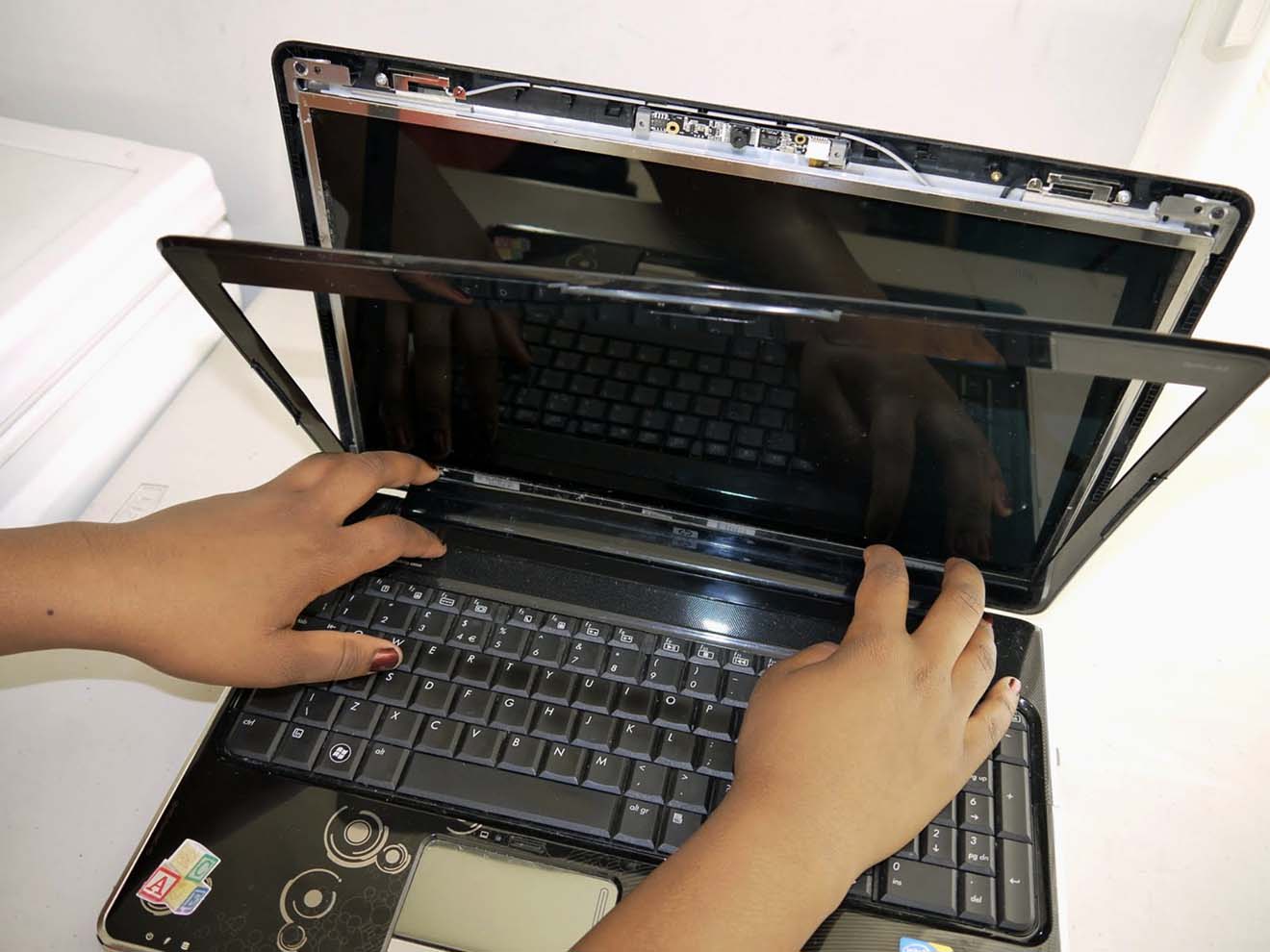 Замена экрана ноутбука HP в Марусино